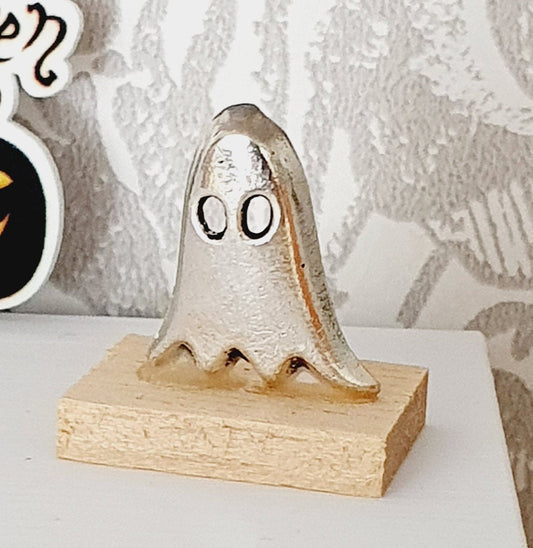Ghost Ornament – alternate view 2 | 1:12 scale dolls house miniature