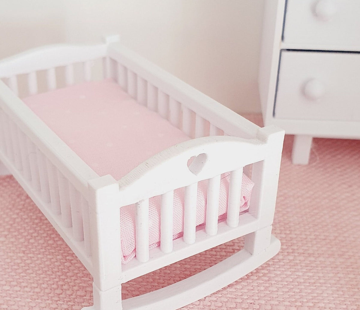 Baby Crib with Polka Dot Mattress – alternate view 8 | 1:12 scale dolls house miniature