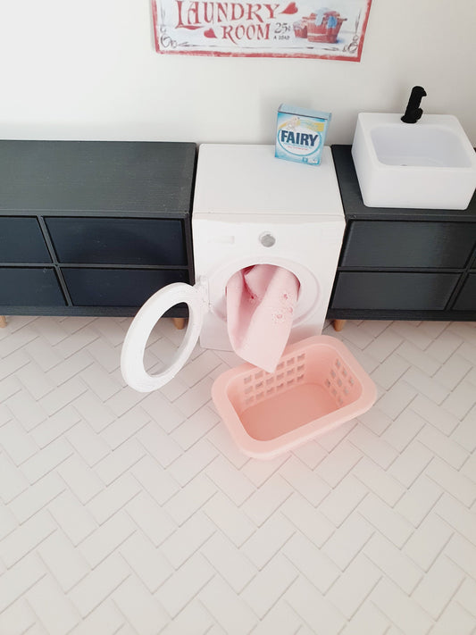 Laundry Basket – alternate view 2 | 1:12 scale dolls house miniature