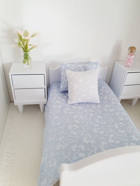 Blue Floral Junior Bedding – alternate view 2 | 1:12 scale dolls house miniature