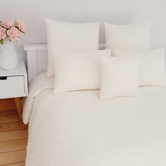 White Paisley Double Bedding Set – alternate view 2 | 1:12 scale dolls house miniature