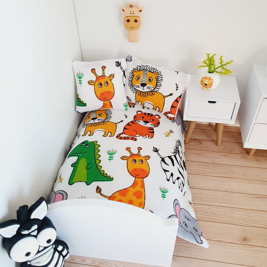 Safari Animals Junior Bedding Set – alternate view 2 | 1:12 scale dolls house miniature