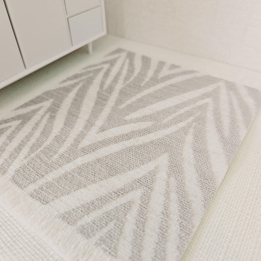 Modern Light Grey and White Rug – alternate view 2 | 1:12 scale dolls house miniature