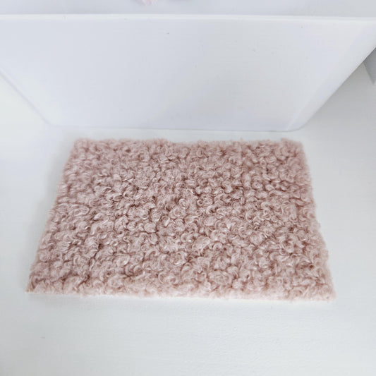 Bouclé Bath Mat – alternate view 2 | 1:12 scale dolls house miniature