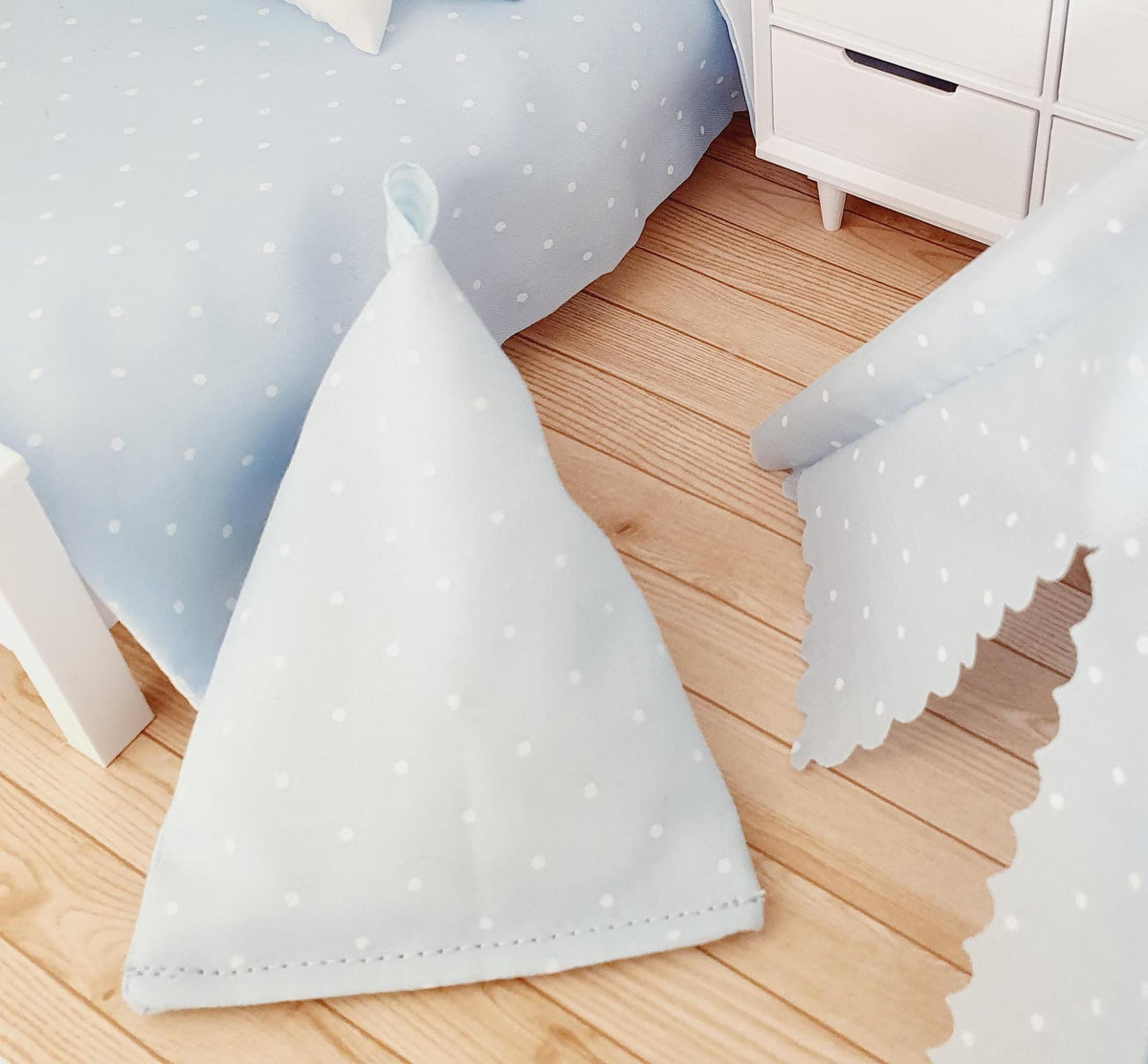 Polka Dot Bean Bag Chair – alternate view 9 | 1:12 scale dolls house miniature