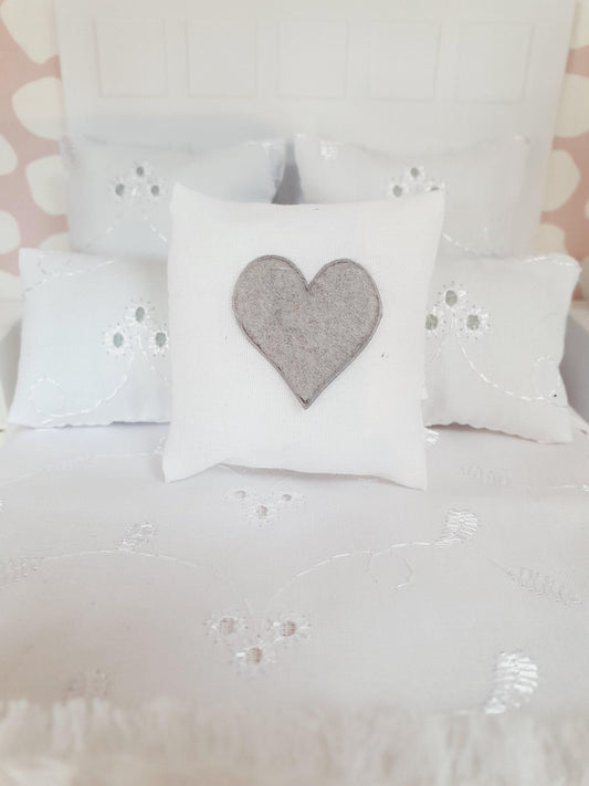 Heart Cushion – alternate view 2 | 1:12 scale dolls house miniature