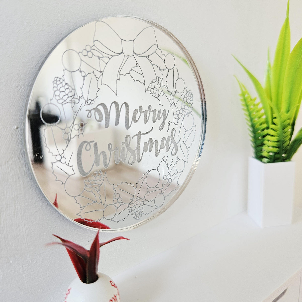 Merry Christmas Round Mirror – alternate view 4 | 1:12 scale dolls house miniature