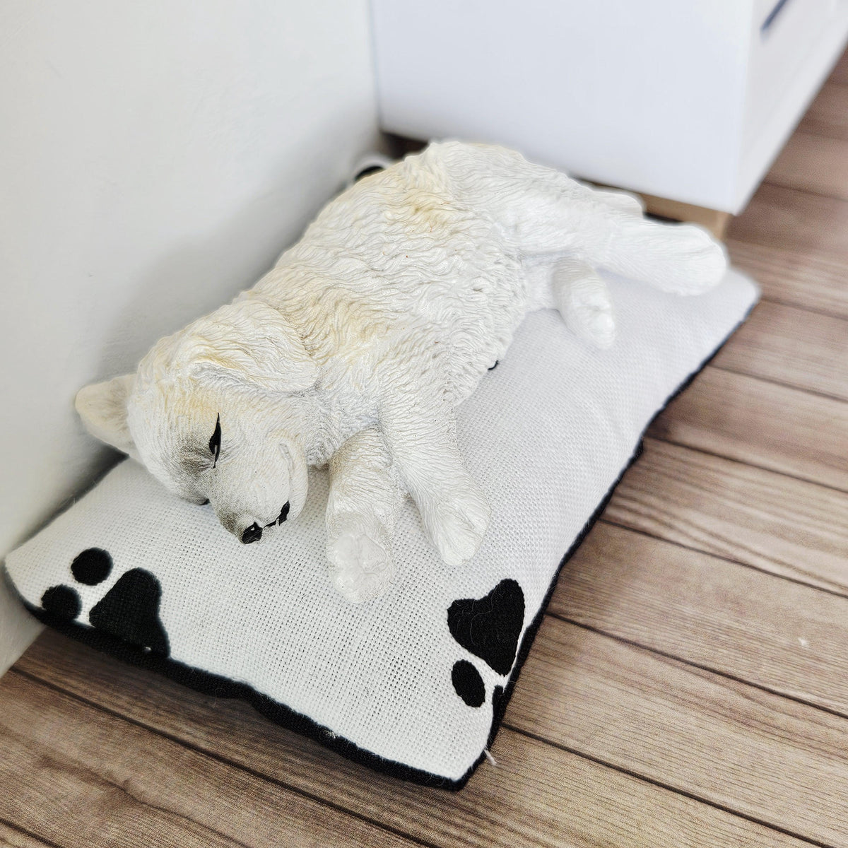 White Paw Print Fabric Dog Bed – alternate view 5 | 1:12 scale dolls house miniature