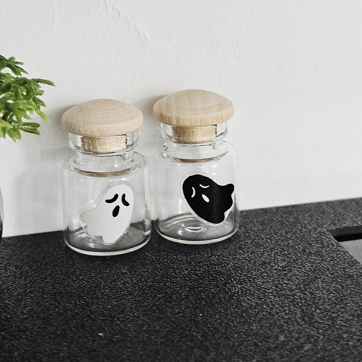 Halloween Jars: , Set of 2 – alternate view 5 | 1:12 scale dolls house miniature