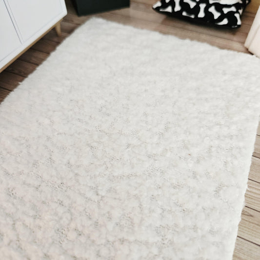 White Bouclé Rug – alternate view 2 | 1:12 scale dolls house miniature