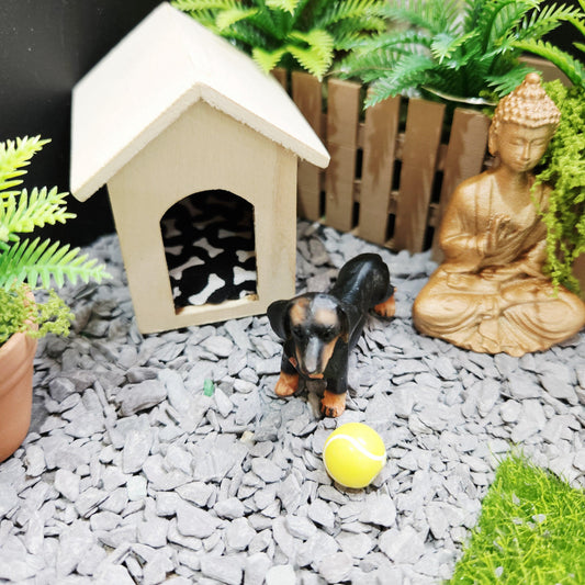 Wooden Dog Kennel with Bone Pad – alternate view 2 | 1:12 scale dolls house miniature