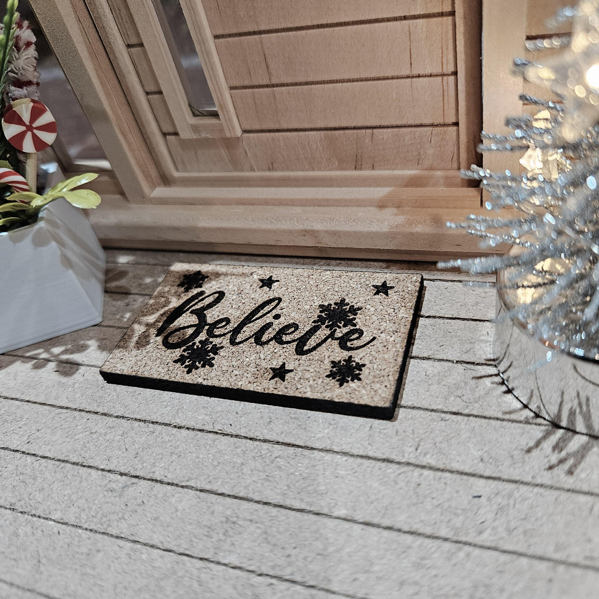 Christmas Cork Doormat – alternate view 12 | 1:12 scale dolls house miniature