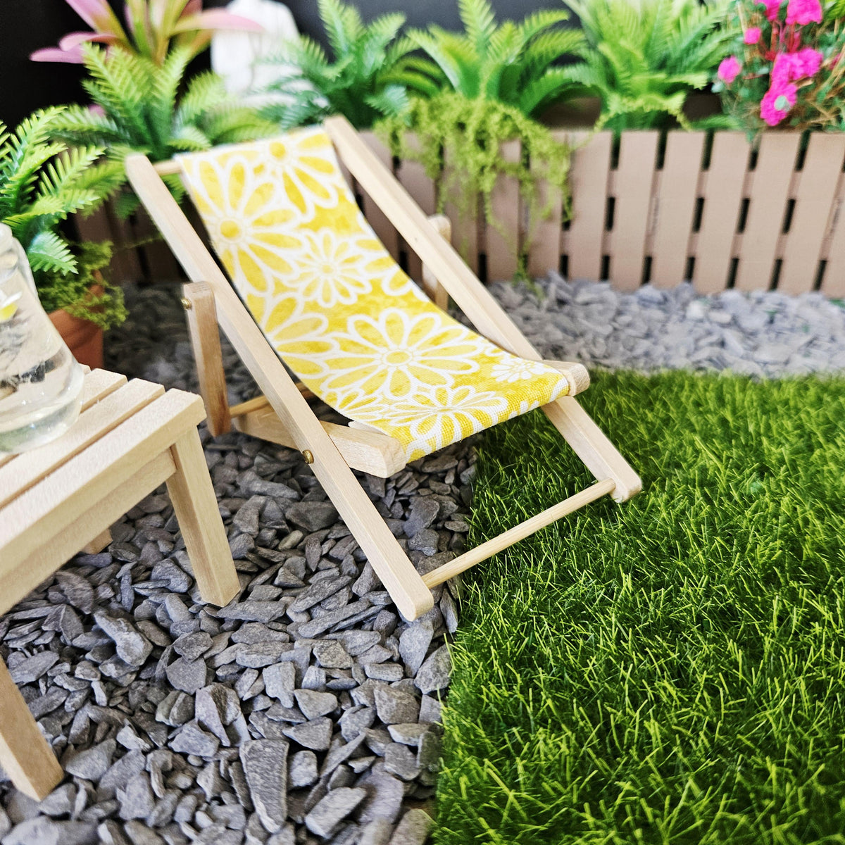 Sunny Yellow Folding Deck Chair – alternate view 6 | 1:12 scale dolls house miniature