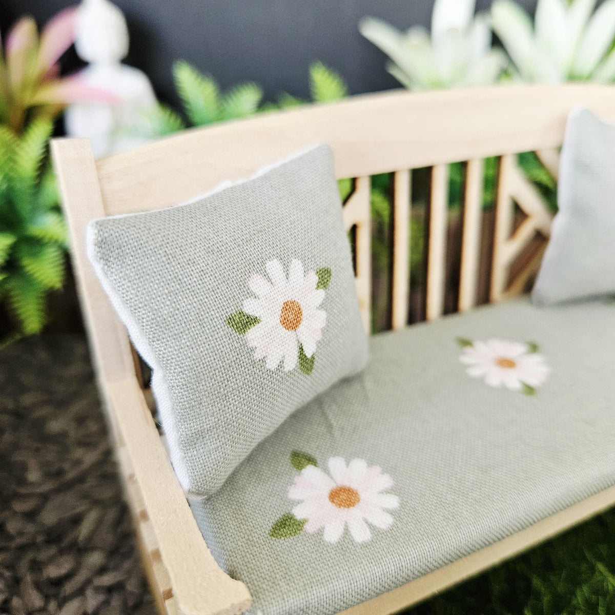 Garden Furniture Set – Sage Daisy – alternate view 6 | 1:12 scale dolls house miniature