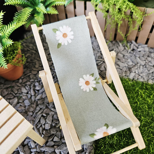 Sage Daisy Folding Deck Chair – alternate view 2 | 1:12 scale dolls house miniature