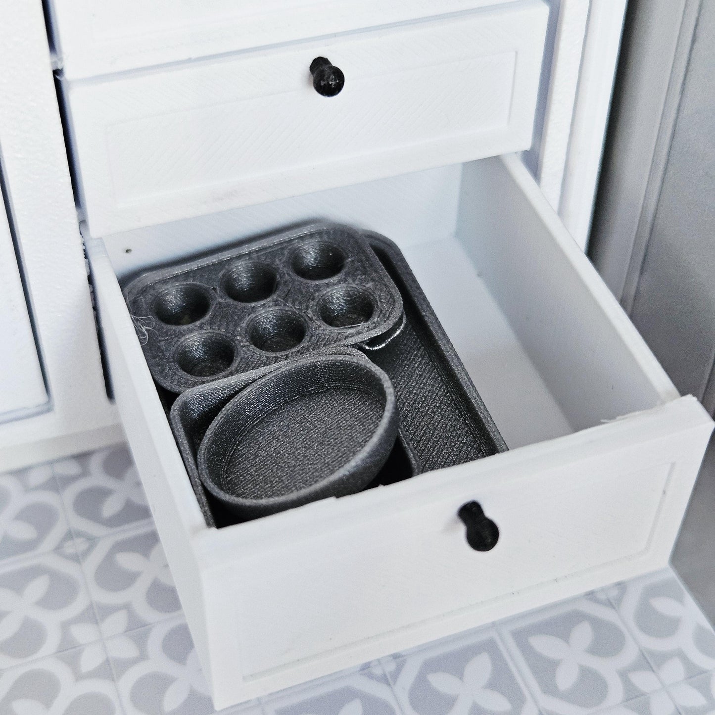 Dolls House Baking Set | 5 Piece Miniature Bakeware Set | 1:12 Scale Kitchen Accessories