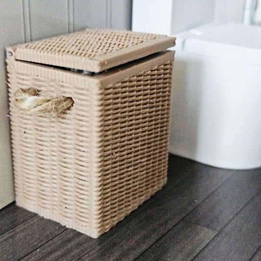 Wicker Laundry Basket with Hinged Lid – alternate view 2 | 1:12 scale dolls house miniature