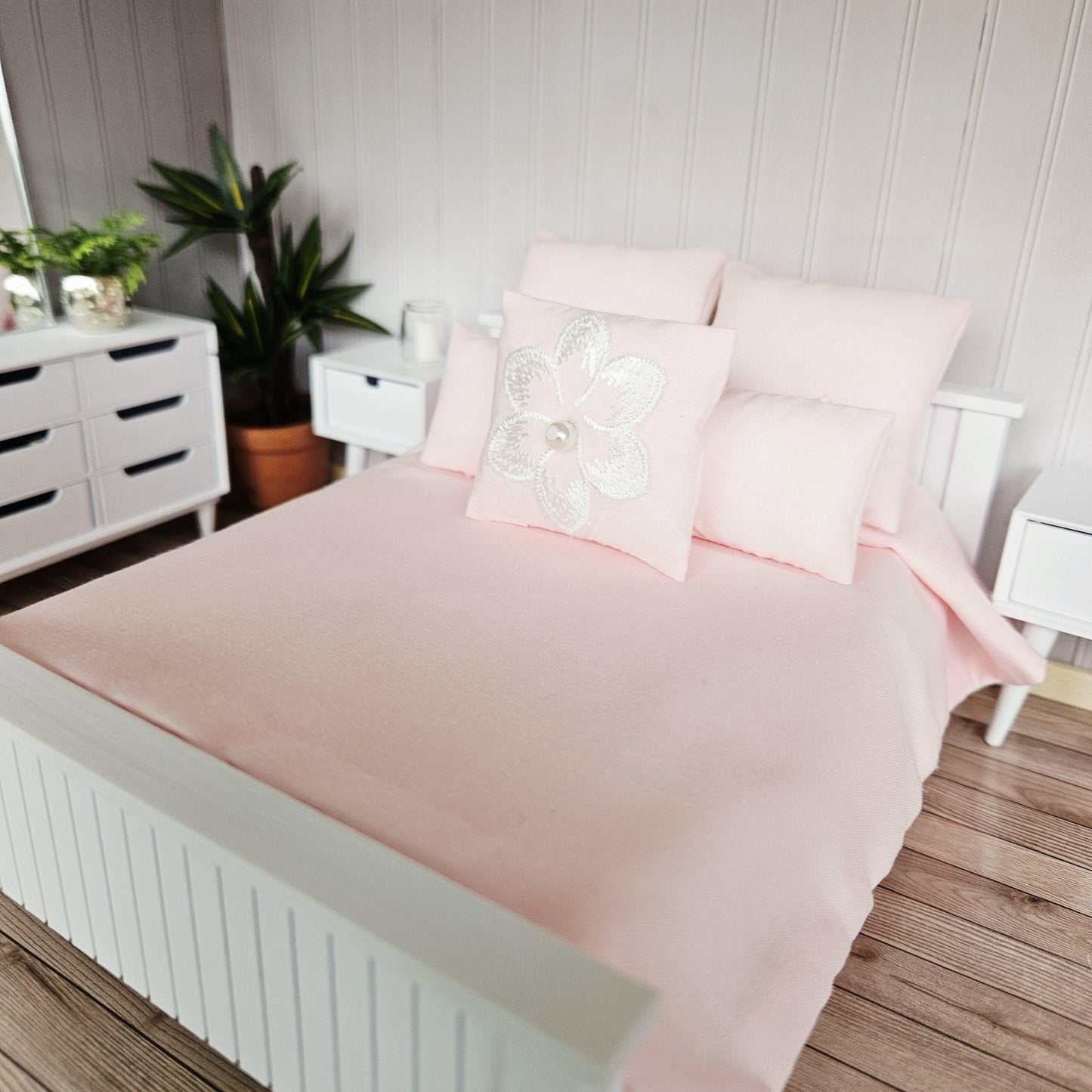 Dolls House Bedding Set: Pale Pink Miniature Double Bedding (12th Scale)