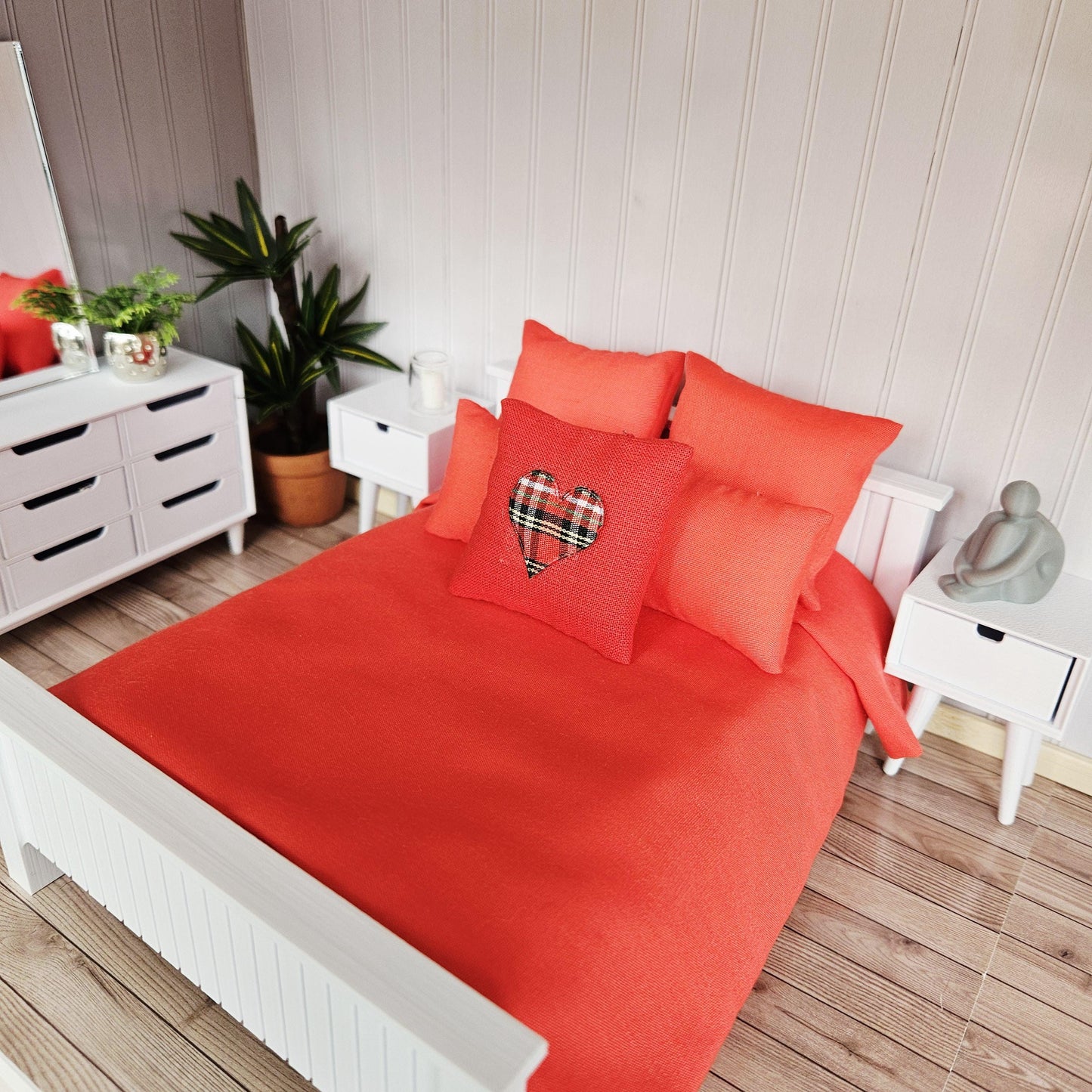 Dolls House Bedding Set: Red Miniature Double Bedding (12th Scale)