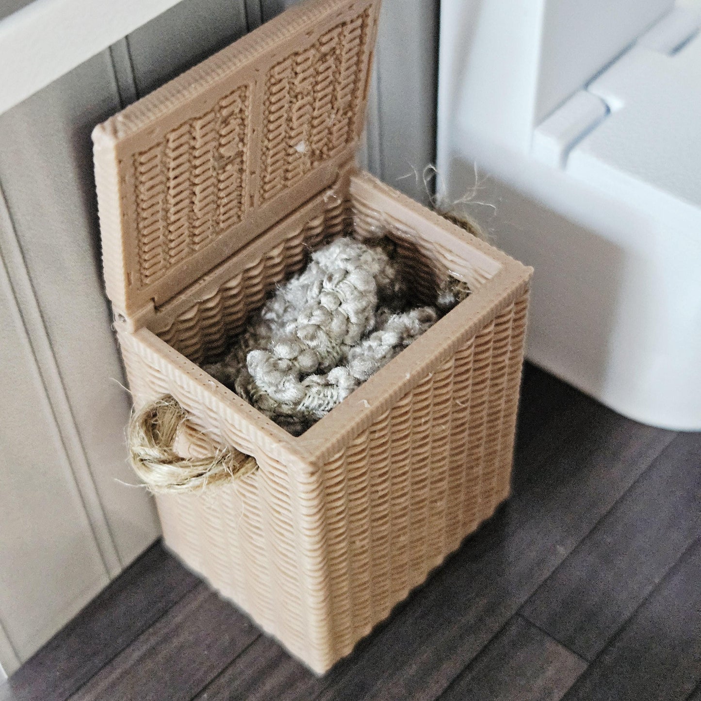 Wicker Laundry Basket with Hinged Lid