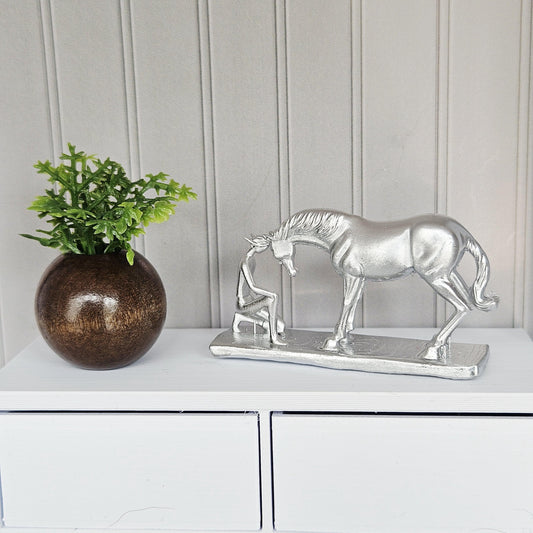 Horse & Groomer Ornament – alternate view 2 | 1:12 scale dolls house miniature