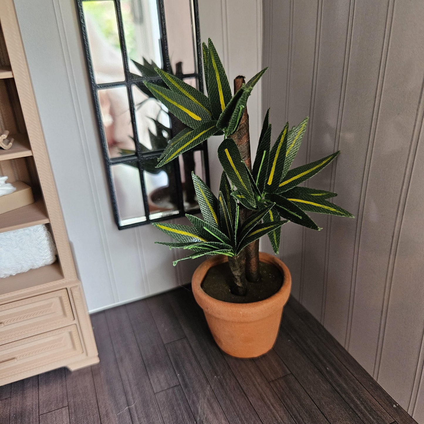 Dolls House Yucca Plant | Potted Indoor Plant | Modern Greenery Decor | 1:12 Scale