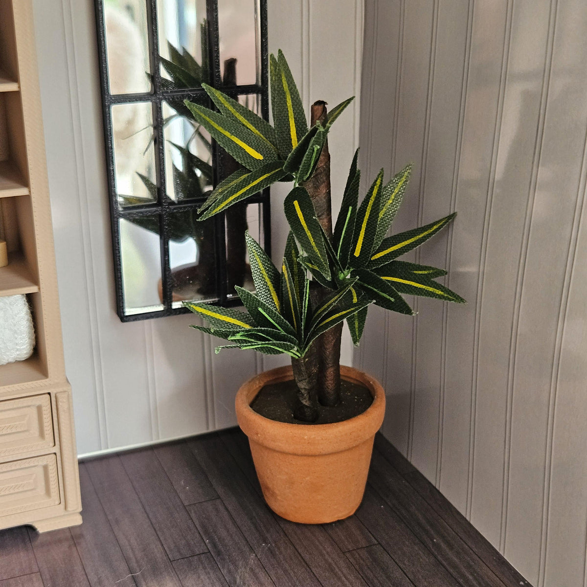 Dolls House Yucca Plant | Potted Indoor Plant | Modern Greenery Decor | 1:12 Scale