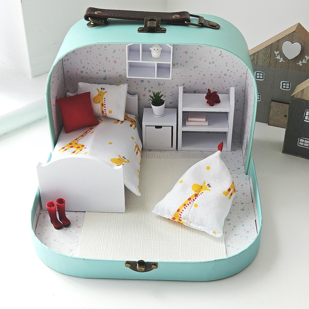 Giraffe Suitcase Dollhouse – alternate view 9 | 1:12 scale dolls house miniature