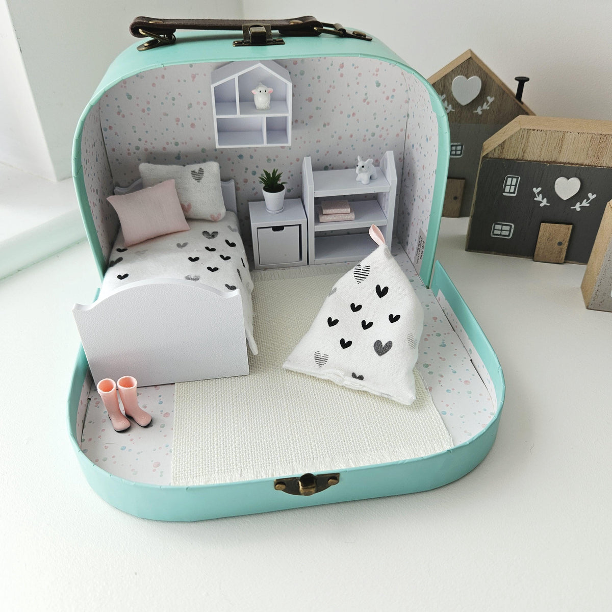 Heart Suitcase Dollhouse – alternate view 8 | 1:12 scale dolls house miniature