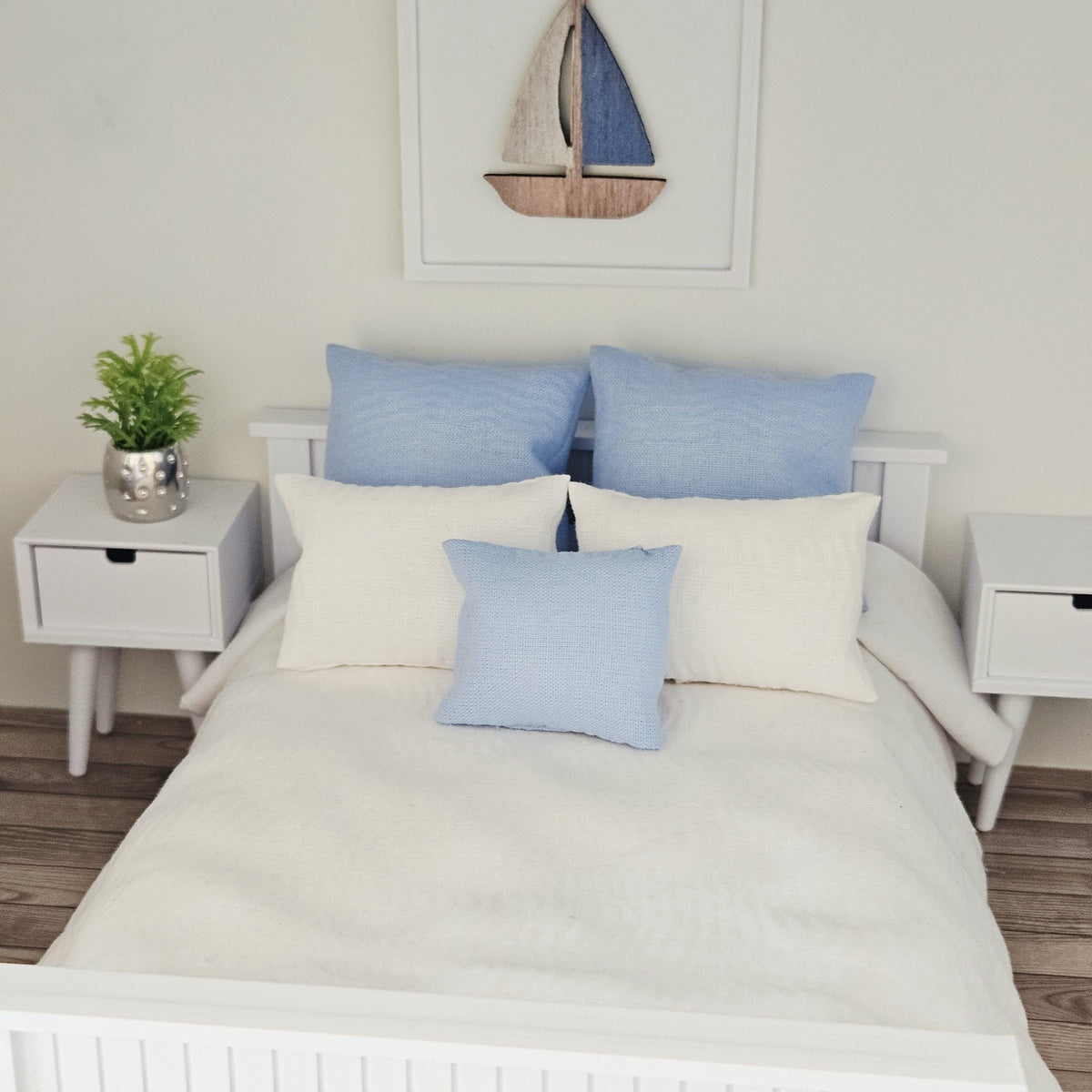 Blue & White Beach Double Bedding Set – alternate view 9 | 1:12 scale dolls house miniature
