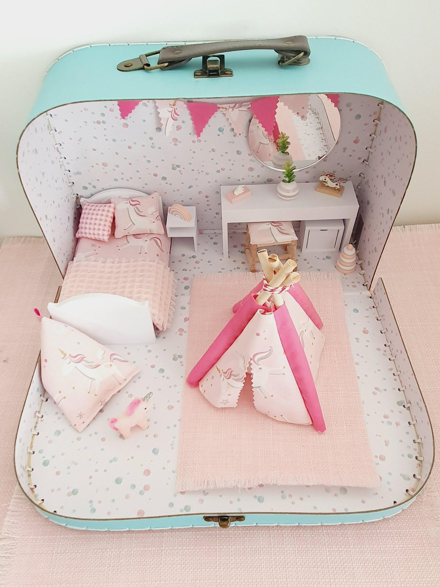 Kits & Complete Dolls Houses