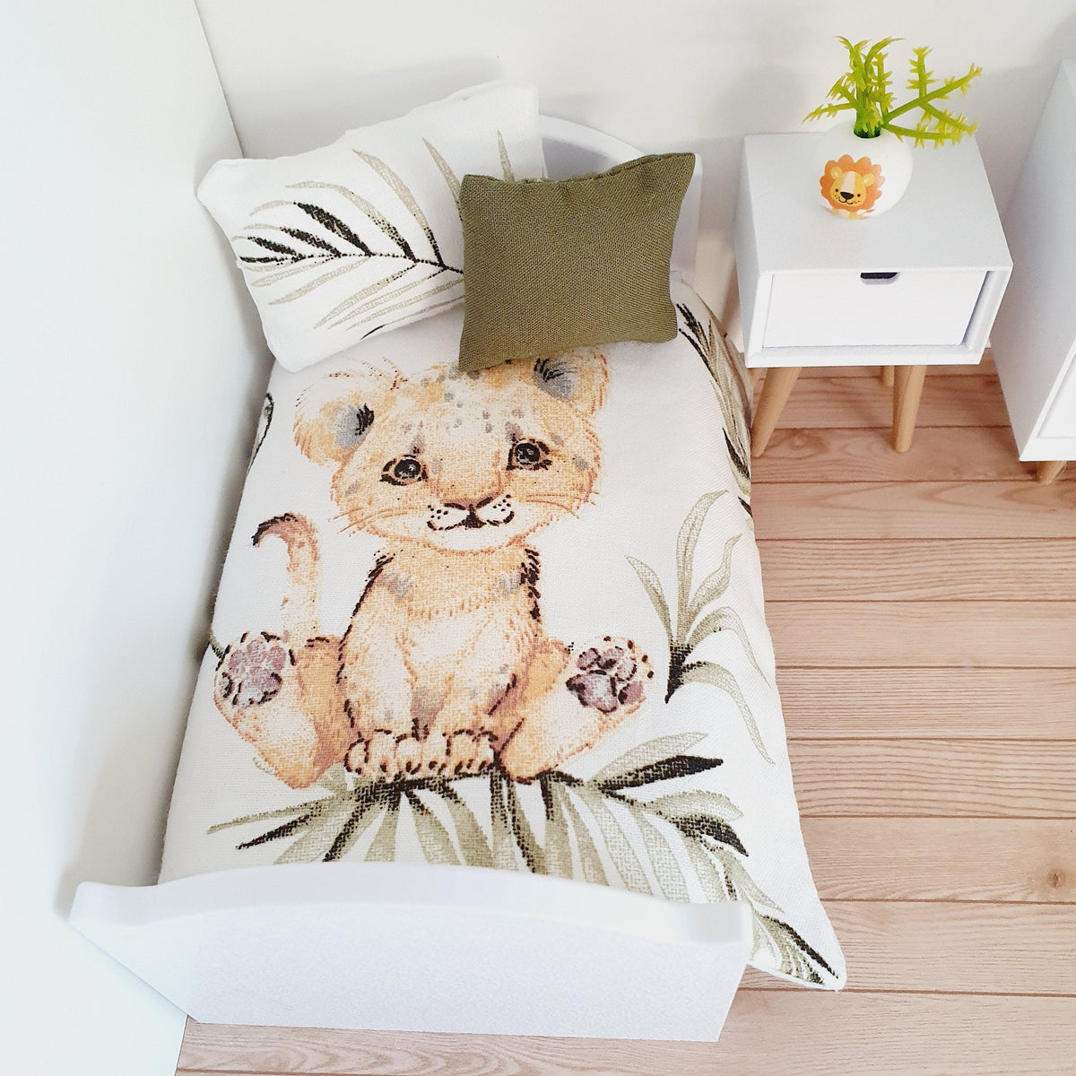 Dolls House Junior Bedding Set – Lovely Lion Cub Design, Handmade in England, 1:12 Scale