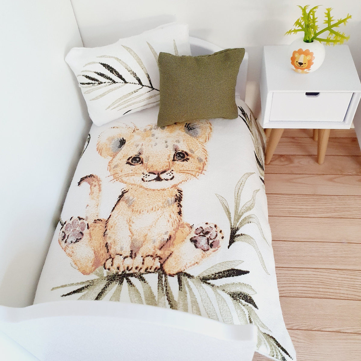 Dolls House Junior Bedding Set – Lovely Lion Cub Design, Handmade in England, 1:12 Scale