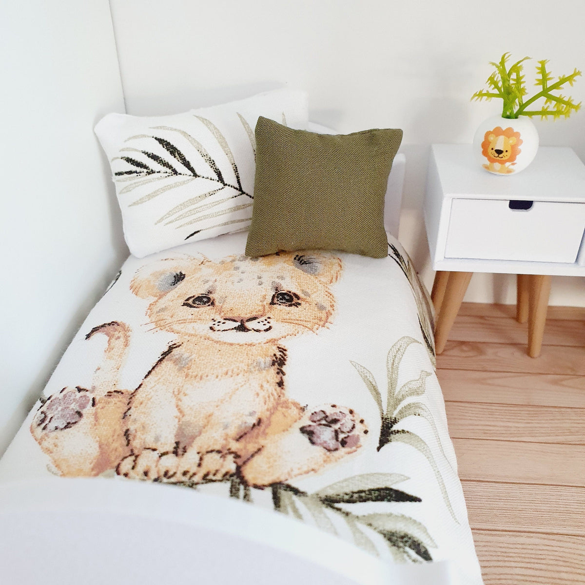 Dolls House Junior Bedding Set – Lovely Lion Cub Design, Handmade in England, 1:12 Scale