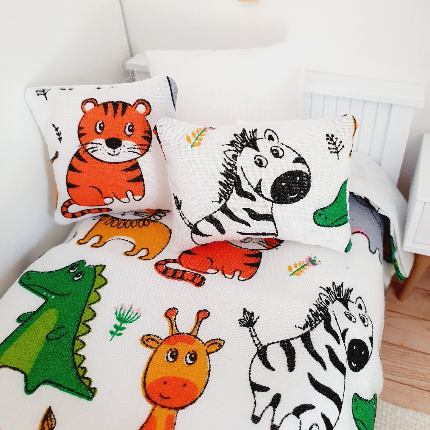 Dolls House Single Safari Bedding Set – Fun Cartoon Animal Design, 1:12 Scale, 4-Piece
