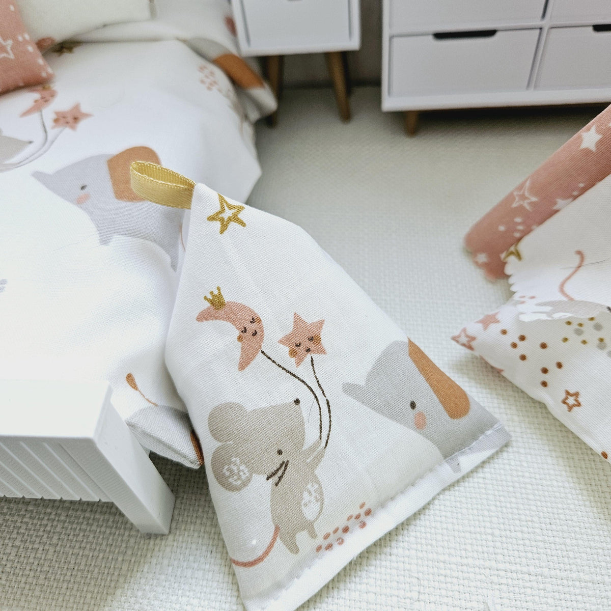 Dolls house Elephant and Mouse | Bean Bag Chair | 1:12 Scale, Miniature Bean Bag