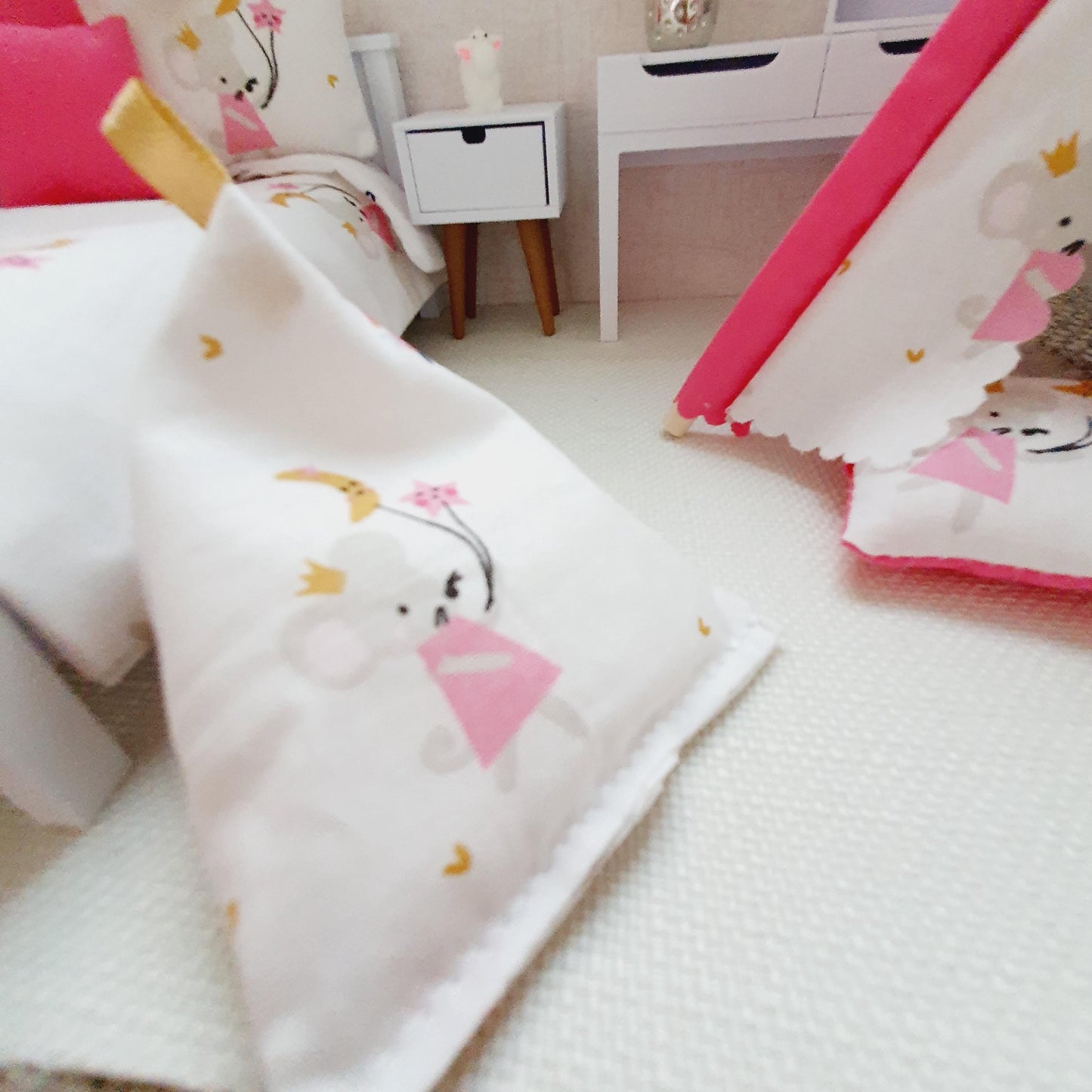 Dolls House Pink Mouse | Bean Bag Chair | 1:12 Scale, Miniature bean bag