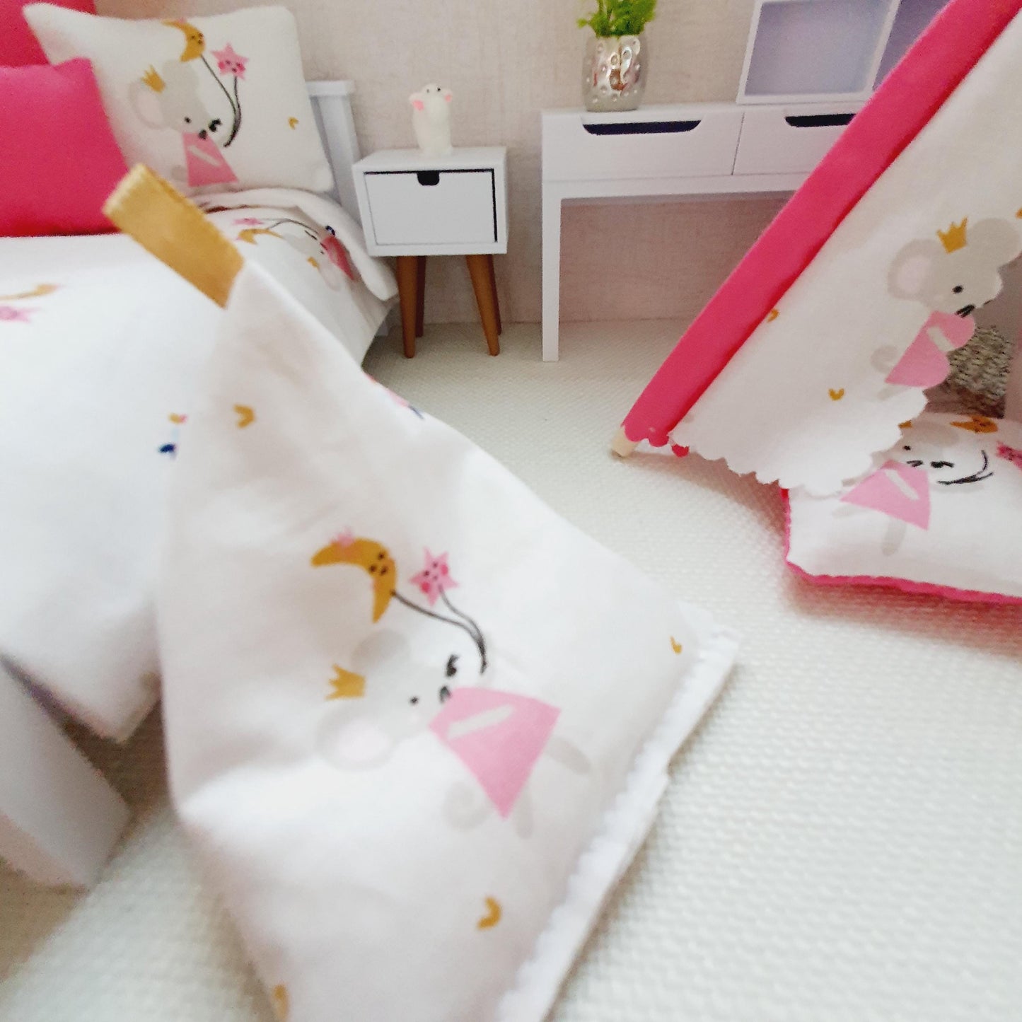 Dolls House Pink Mouse | Bean Bag Chair | 1:12 Scale, Miniature bean bag
