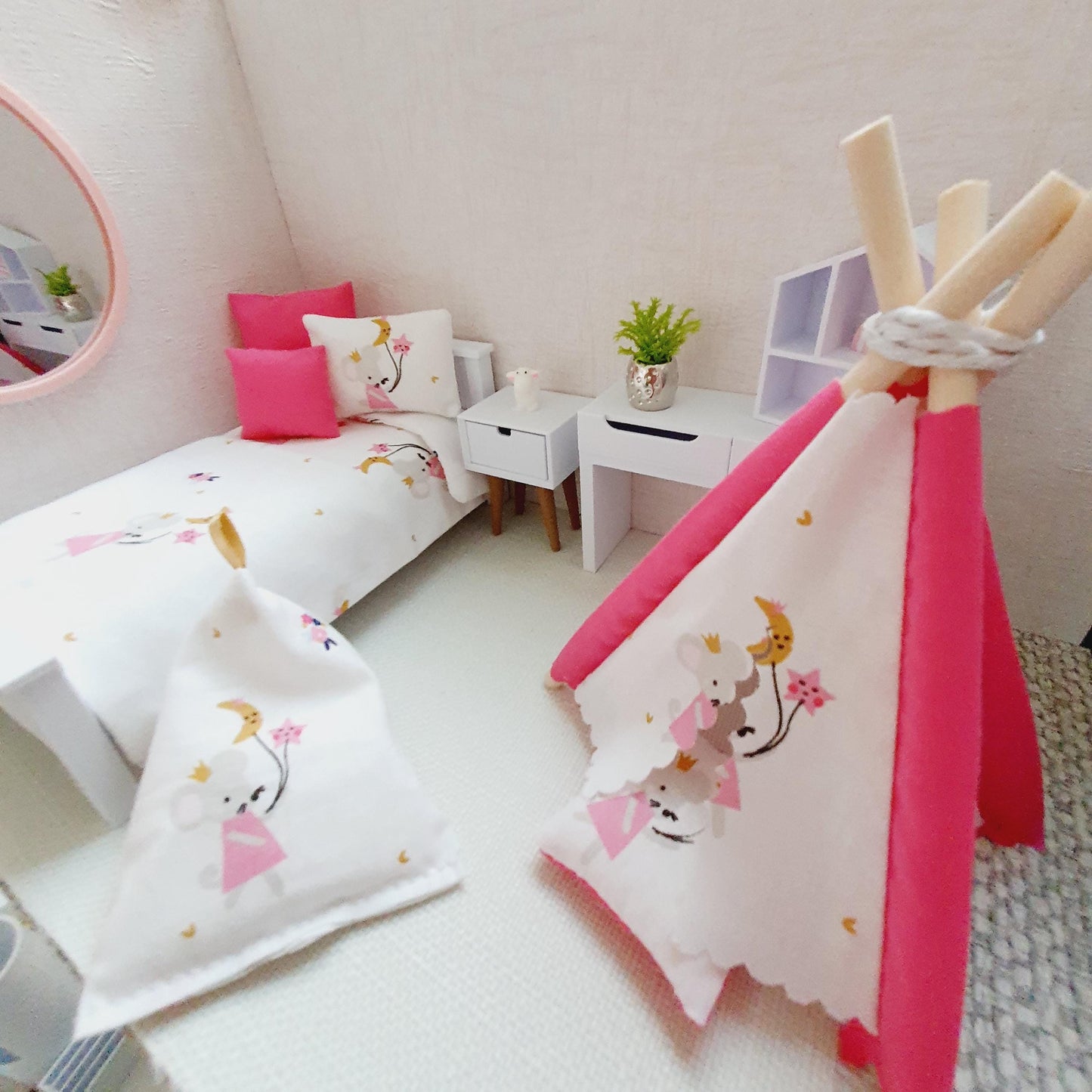 Dolls House Pink Mouse | Bean Bag Chair | 1:12 Scale, Miniature bean bag