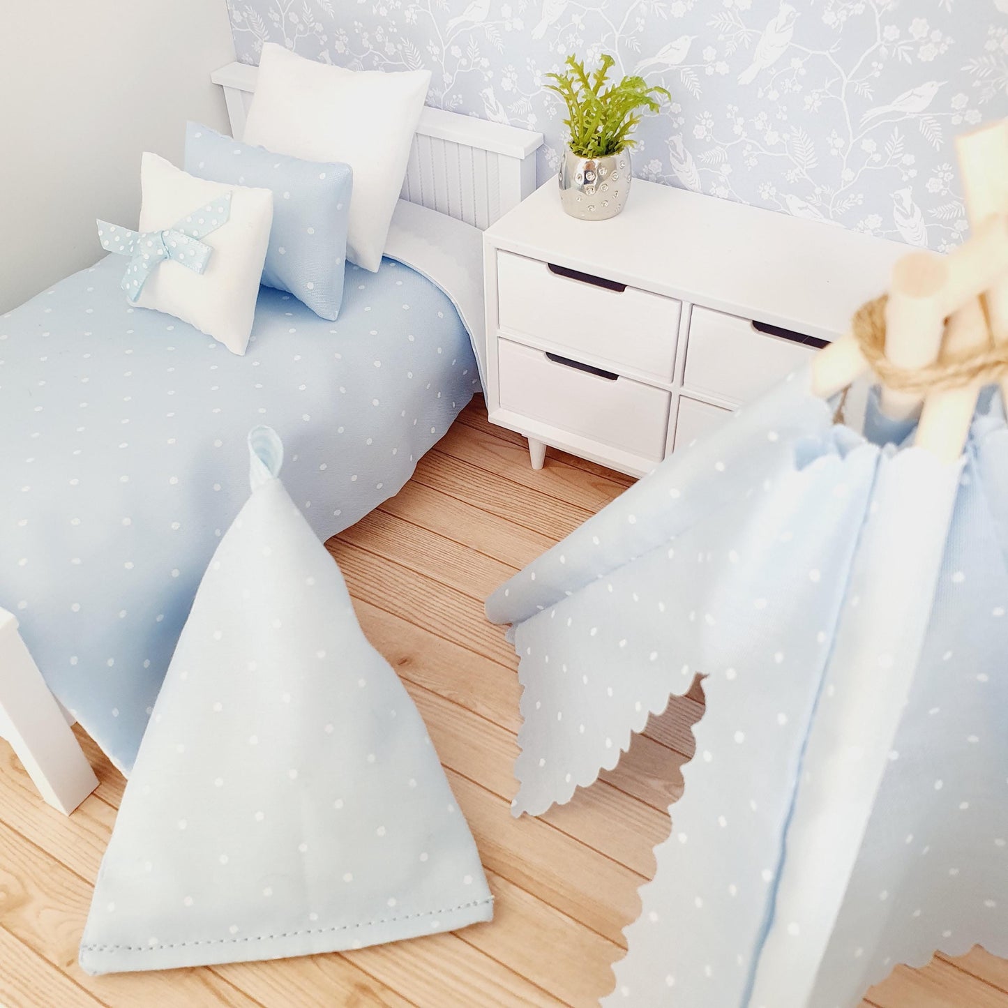 Dolls house Small Bean Bag/ Chair, Choice of Colours, 1:12 Scale, Miniature bean bag