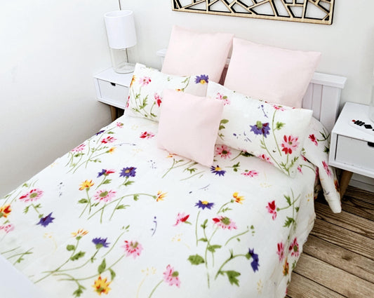 Dolls house Pretty Floral Design double bedding set, 6 piece set, 12th scale, miniature bedding (BD26)