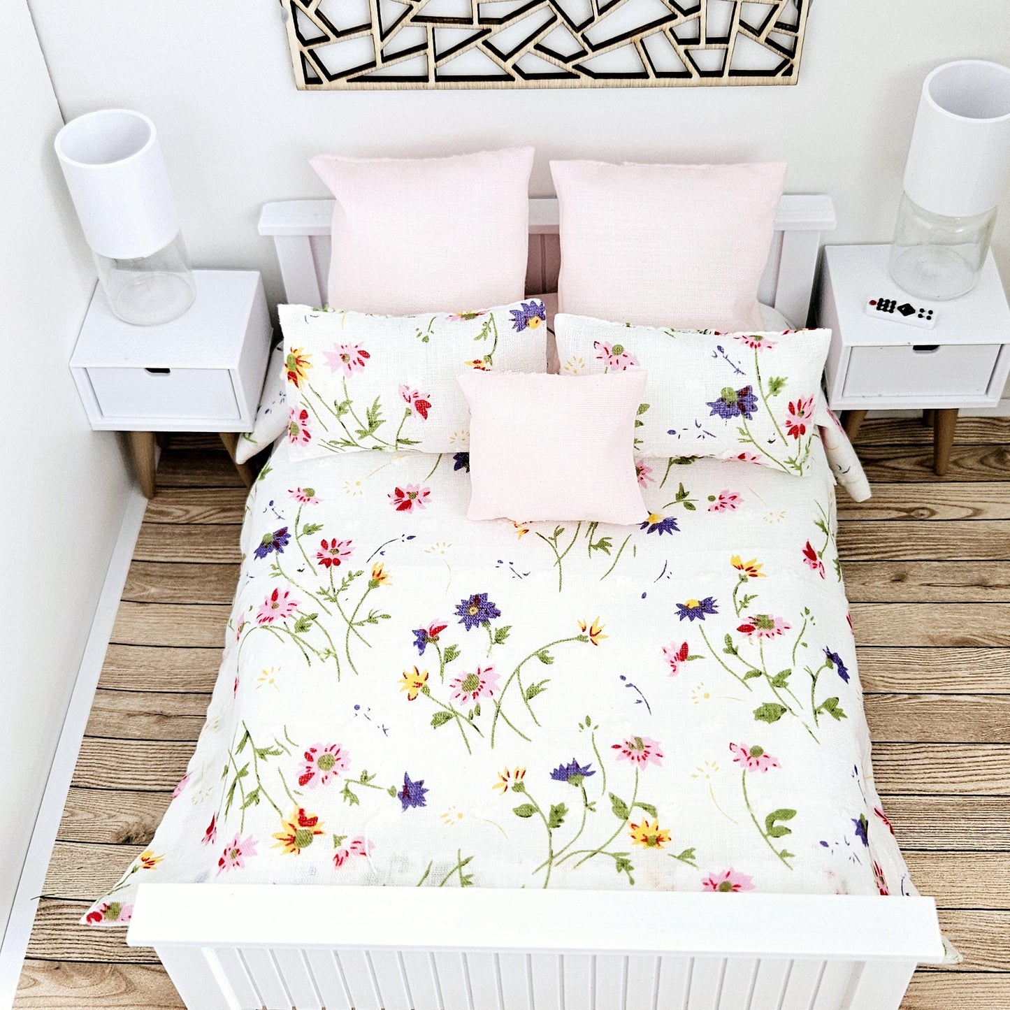 Dolls house Pretty Floral Design double bedding set, 6 piece set, 12th scale, miniature bedding (BD26)