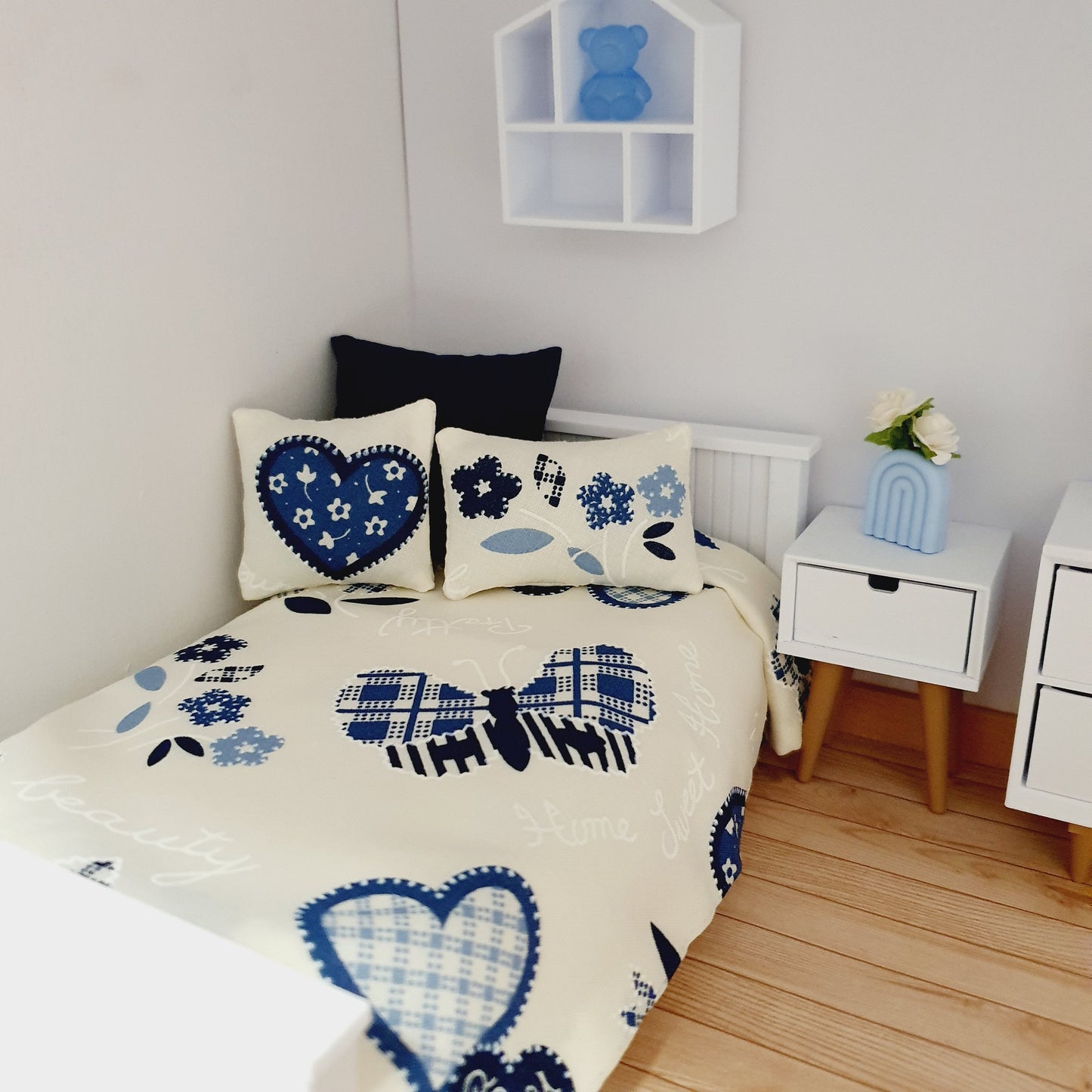 Sale Dolls house Blue Heart 3 piece Junior Bedding Set, 12th scale miniature bedding