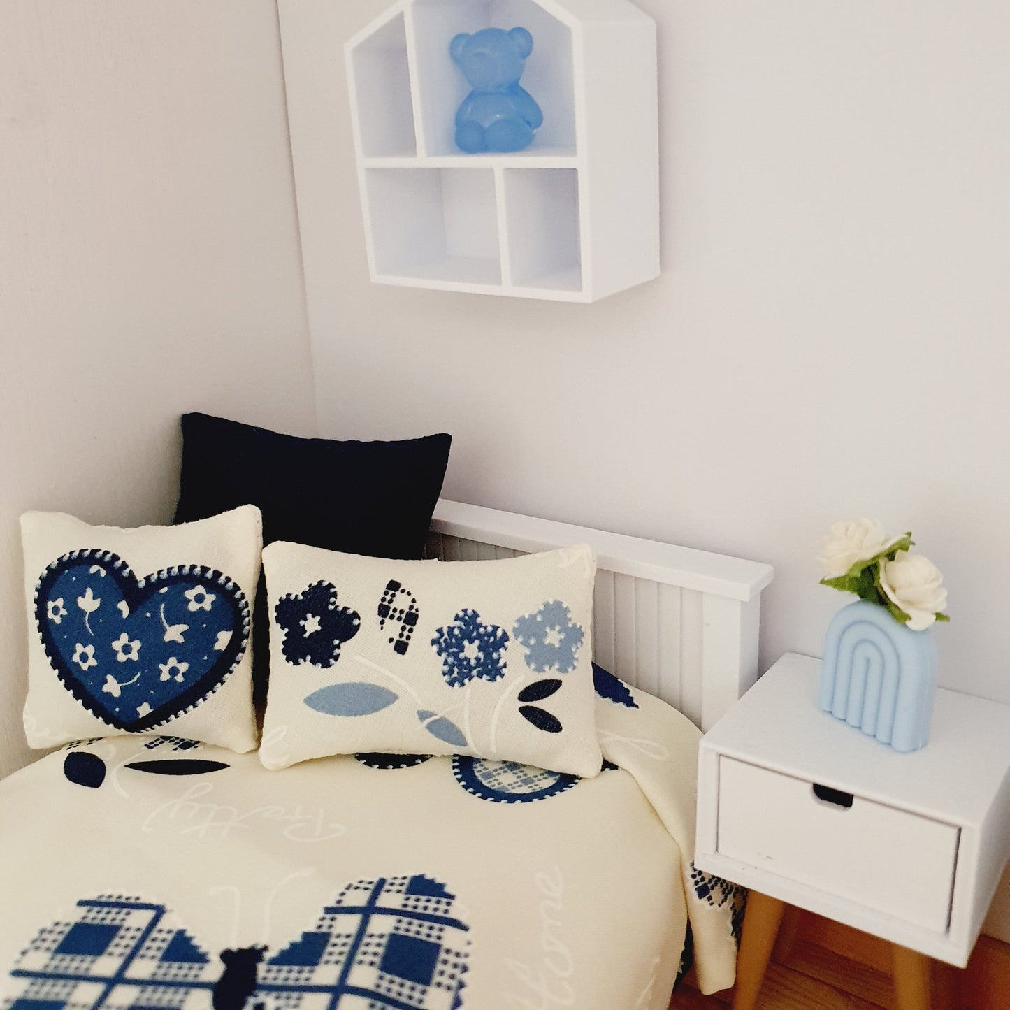 Sale Dolls house Blue Heart 3 piece Junior Bedding Set, 12th scale miniature bedding