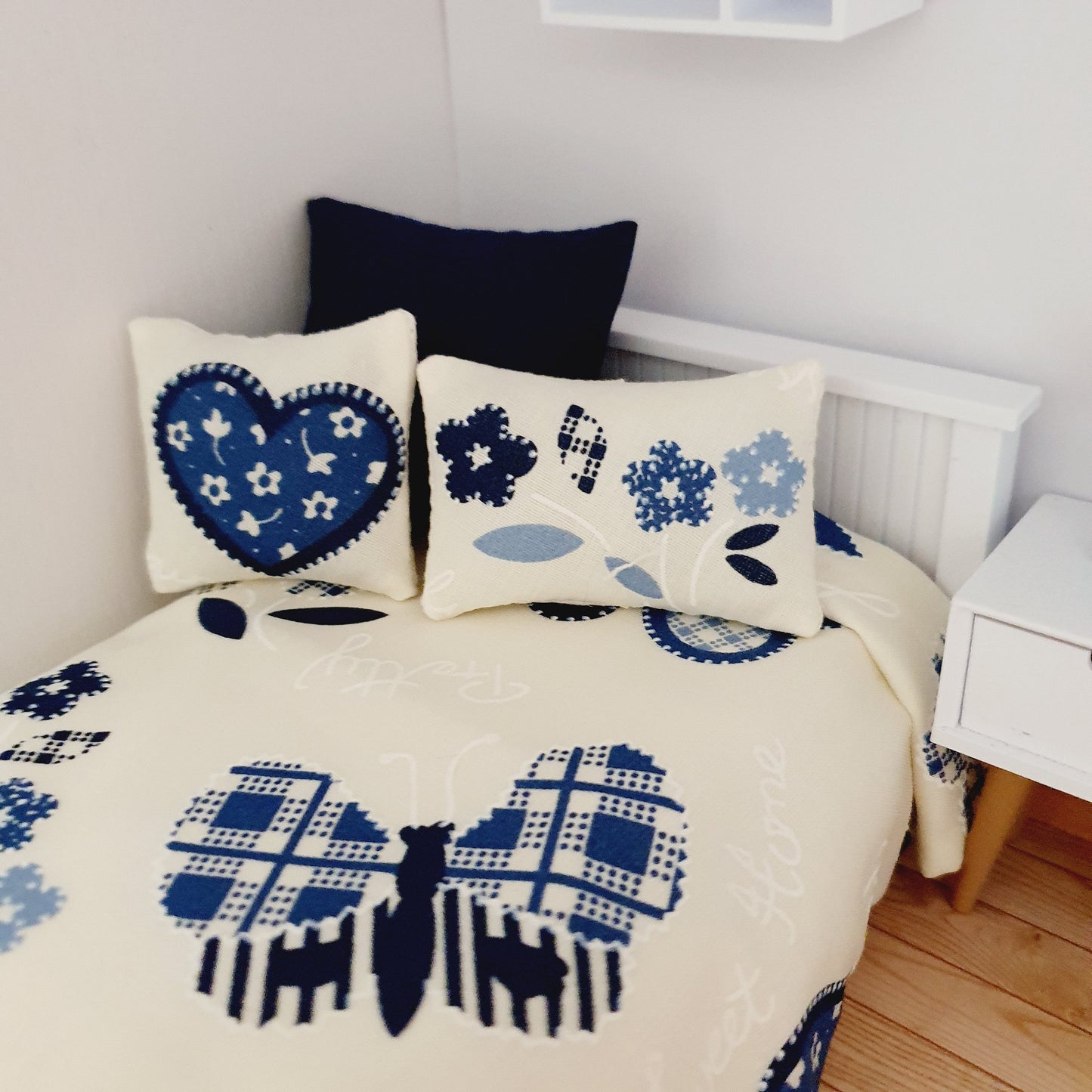 Sale Dolls house Blue Heart 3 piece Junior Bedding Set, 12th scale miniature bedding