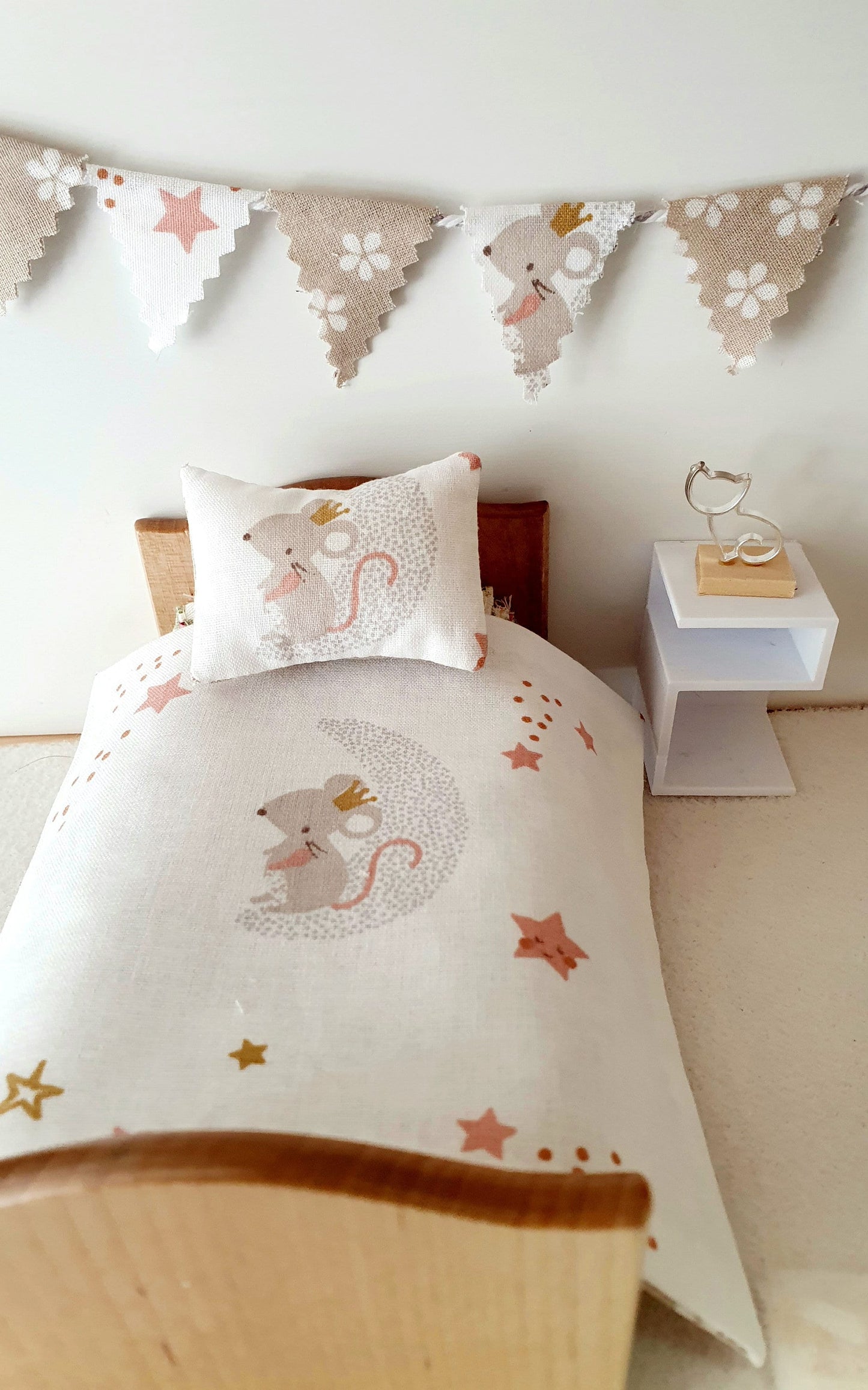 Dolls house Junior Cute Mouse bedding, 12th scale bedding, miniature bed set (Junior Bed)