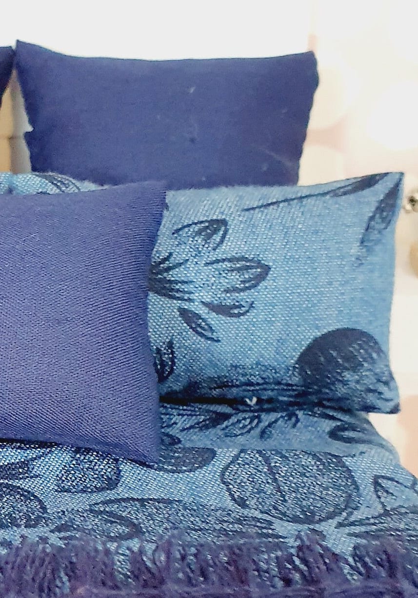 Dolls house Navy Floral 6 piece set, Double bedding, pretty navy flowers, 12th scale bedding, miniature bed set (BD37)