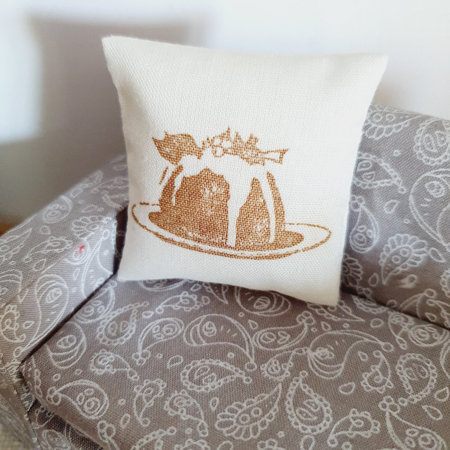 Dolls house Christmas Pudding, Cream with Gold Christmas Pudding cushion, 12th scale cushions, miniature cushion