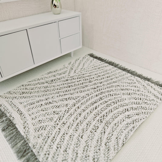 Dolls House Patterned Light Grey and White Rug | 1:12th Scale | Miniature Rug