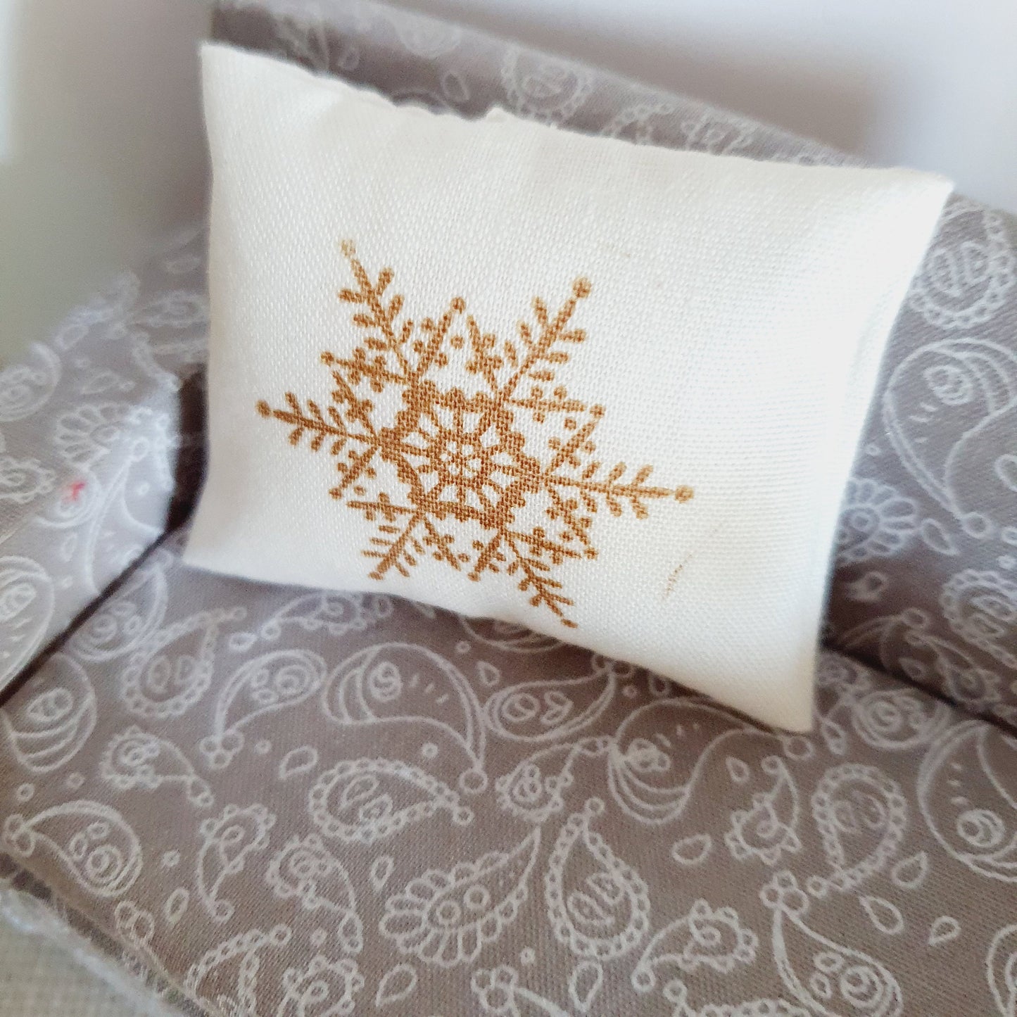 Dolls house Christmas 1 x Gold & Cream Snowflake Christmas Cushion, 12th scale cushions, miniature cushion